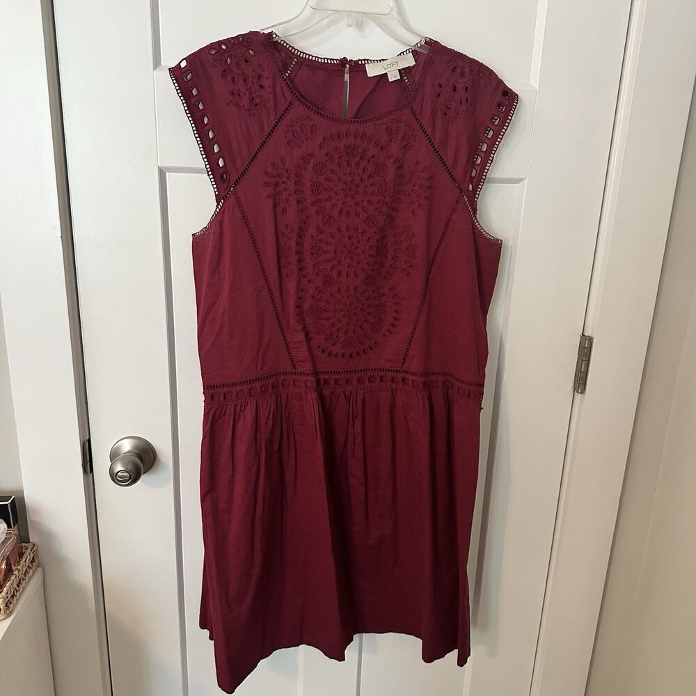 Large Burgundy Ann Taylor Loft Fully Lined Eyelet Sleeveless Dress